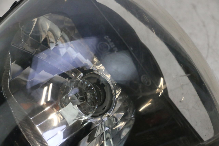 photo de PHARE AVANT PIAGGIO ZIP IGET 4T 50 (2021 - 2023) - Gros plan technique