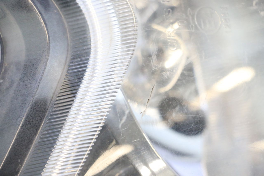 photo de PHARE AVANT UNIVERSAL BIKE ZN50QT-11B 50 (2018 - 2021) - Marquages et références