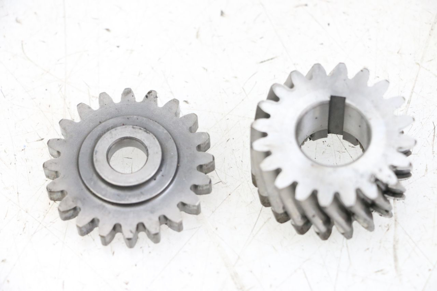 photo de PIGNON TRANSMISSION HYOSUNG GV AQUILA 125 (2000 - 2004) - Détail de la pièce