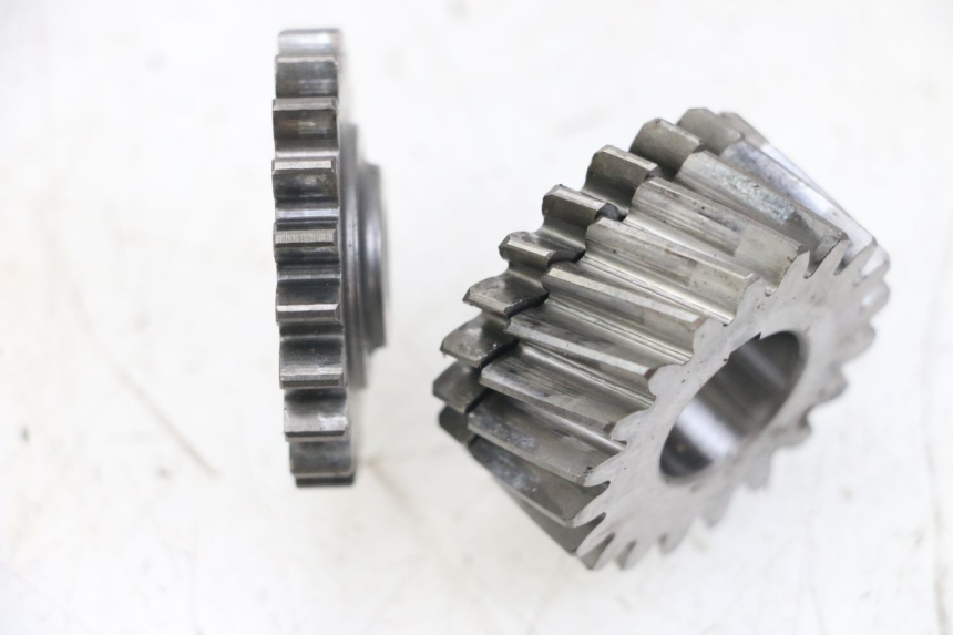 photo de PIGNON TRANSMISSION HYOSUNG GV AQUILA 125 (2000 - 2004)
