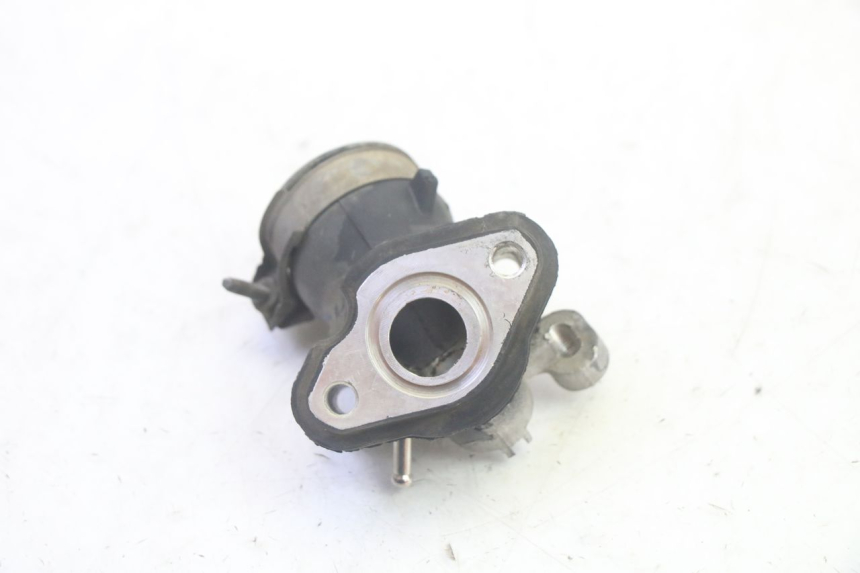 photo de PIPE D'ADMISSION KYMCO AGILITY 16+ 4T 50 (2018 - 2023) - Autre angle de vue