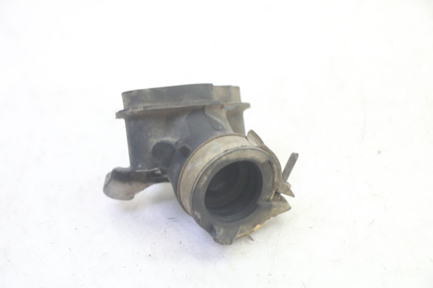 photo de PIPE D'ADMISSION KYMCO AGILITY 16+ 4T 50 (2018 - 2023) - Gros plan technique