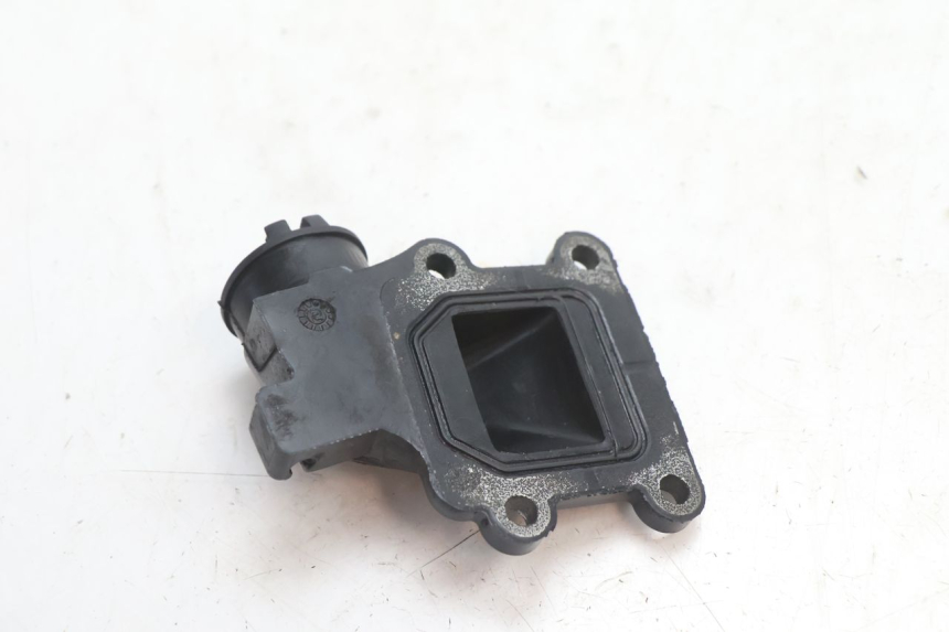photo de PIPE D'ADMISSION MBK BOOSTER SPIRIT 50 (2004 - 2017) - Autre angle de vue