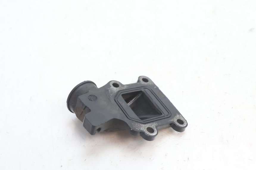 photo de PIPE D'ADMISSION MBK BOOSTER SPIRIT 50 (1999 - 2003) - Autre angle de vue