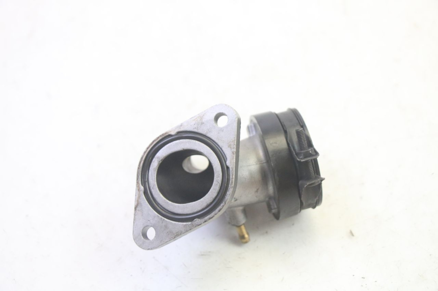 photo de PIPE D'ADMISSION SUZUKI BURGMAN 125 (2007 - 2014) - Vue d’ensemble