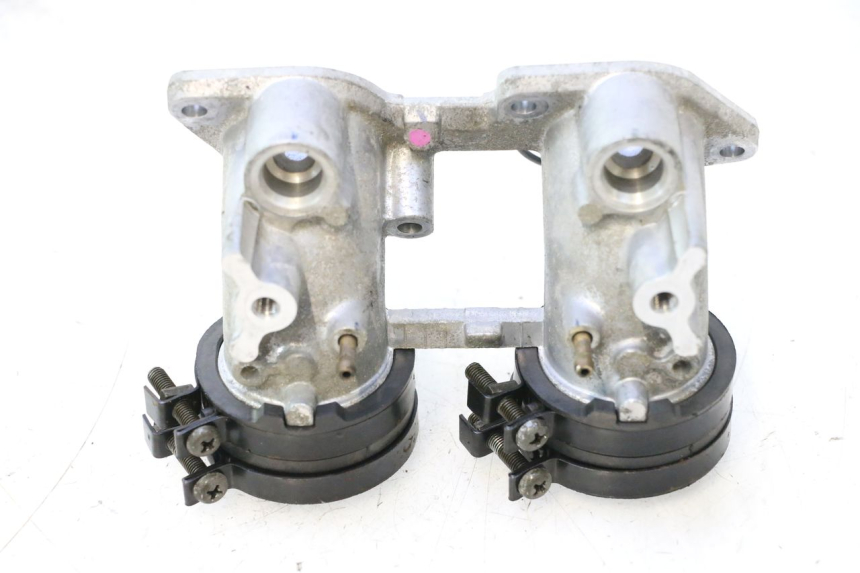 photo de PIPE ADMISSION HONDA FJS SILVER WING SILVERWING 400 (2005 - 2008) - Gros plan technique