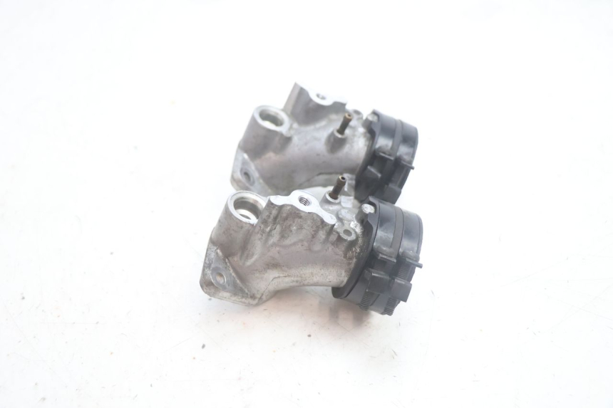 photo de PIPE ADMISSION HONDA FJS SILVER WING SILVERWING 400 (2005 - 2008) - Autre angle de vue