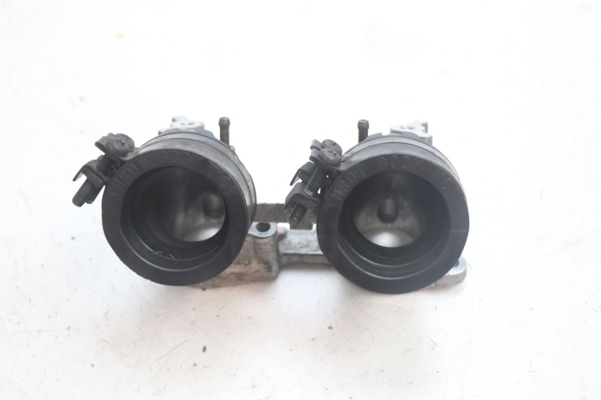 photo de PIPE ADMISSION HONDA FJS SILVER WING SILVERWING 400 (2005 - 2008) - Points de fixation