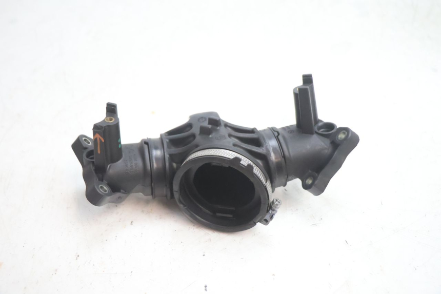 photo de PIPE D'ADMISSION GILERA GP 800 (2007 - 2013) - Vue principale