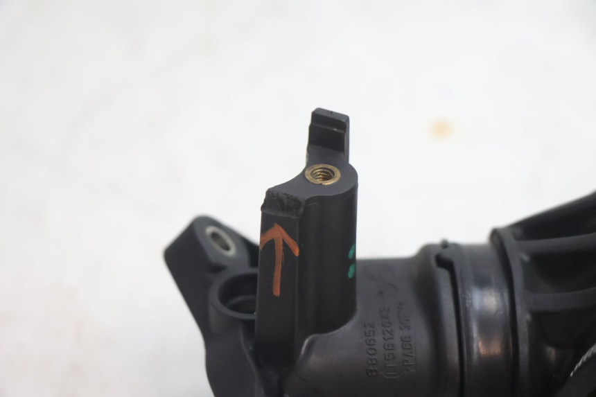 photo de PIPE D'ADMISSION GILERA GP 800 (2007 - 2013) - Détail de la pièce