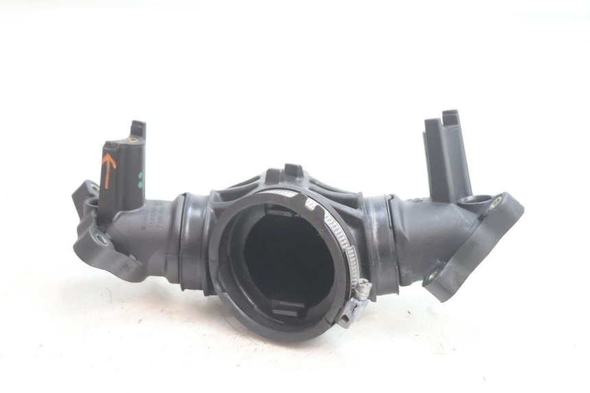 photo de PIPE D'ADMISSION GILERA GP 800 (2007 - 2013) - Zoom état d’usage
