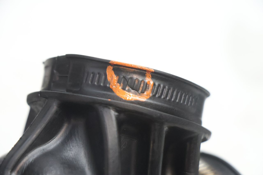 photo de PIPE D'ADMISSION GILERA GP 800 (2007 - 2013) - État de surface