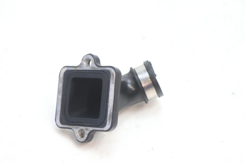 photo de PIPE D'ADMISSION PEUGEOT KISBEE 2T 50 (2010 - 2017) - Autre angle de vue