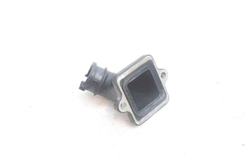 photo de PIPE D'ADMISSION PEUGEOT KISBEE 2T 50 (2010 - 2017) - Zoom état d’usage