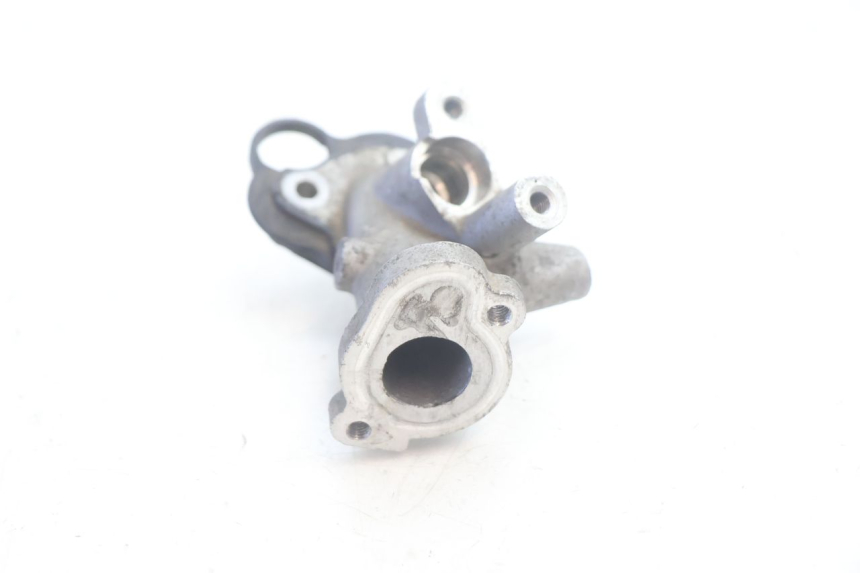 photo de PIPE D'ADMISSION PEUGEOT KISBEE 4T 50 (2018 - 2022) - Zoom état d’usage