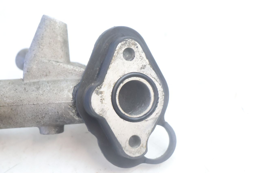 photo de PIPE D'ADMISSION PEUGEOT KISBEE 4T 50 (2018 - 2022) - Gros plan technique
