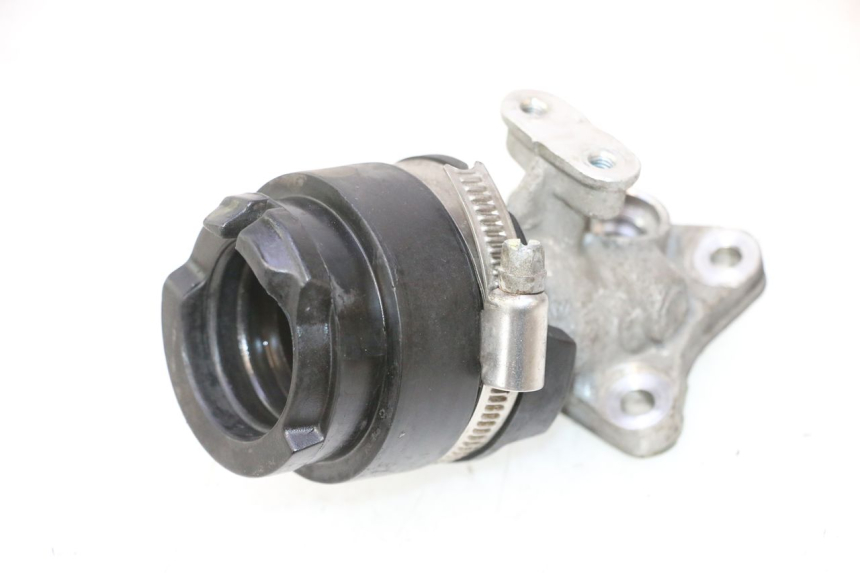 photo de PIPE ADMISSION PIAGGIO LIBERTY IGET S 125 (2016 - 2020) - Autre angle de vue