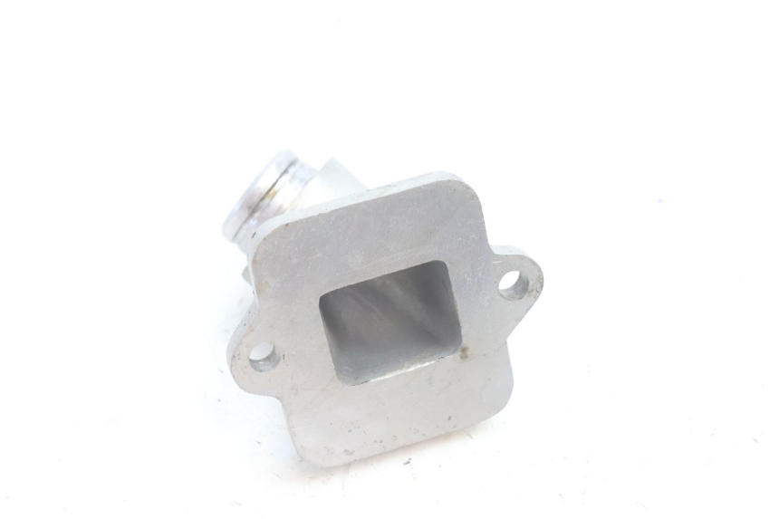 photo de PIPE ADMISSION PEUGEOT LUDIX BLASTER 50 (2006 - 2014) - Gros plan technique