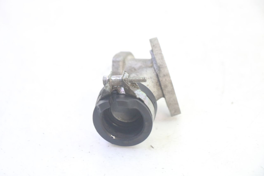 photo de PIPE ADMISSION YAMAHA NEOS NEO'S 4T 50 (2008 - 2016) - Gros plan technique