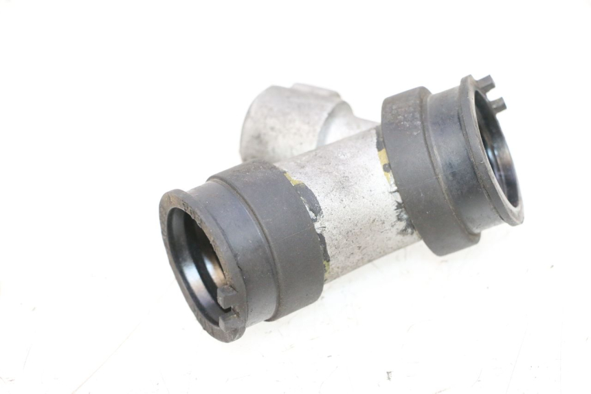 photo de PIPE ADMISSION PEUGEOT SATELIS COMPRESSOR K15 125 (2006 - 2009) - Gros plan technique