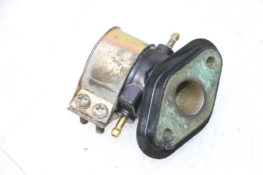 photo de PIPE ADMISSION HONDA SCV LEAD 100 (2003 - 2007) - Zoom état d’usage