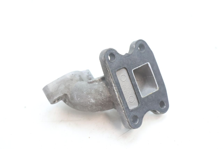 photo de PIPE ADMISSION PEUGEOT TREKKER 50 (1995 - 2004) - Autre angle de vue