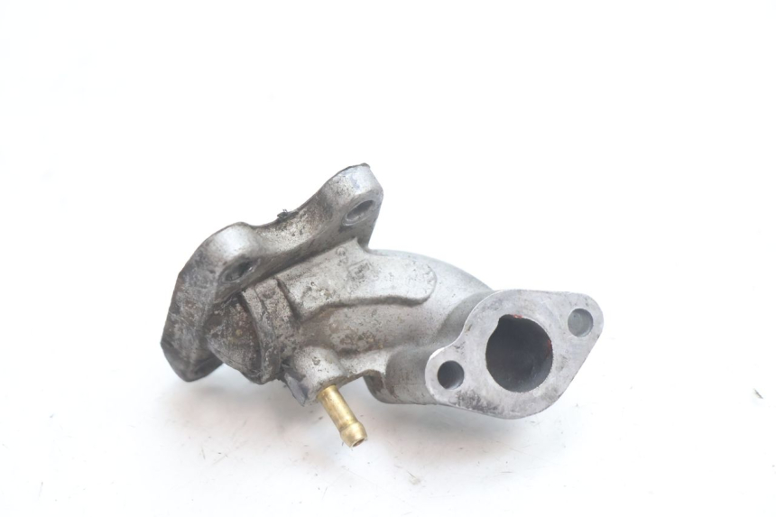 photo de PIPE ADMISSION PEUGEOT TREKKER 50 (1995 - 2004) - Autre angle de vue