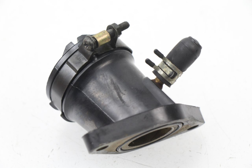photo de PIPE ADMISSION YAMAHA TTR 125 (2000 - 2020) - Gros plan technique