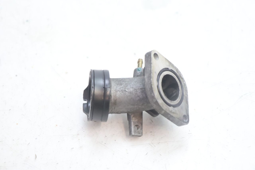 photo de PIPE D'ADMISSION YAMAHA XMAX X-MAX 125 (2006 - 2009) - Autre angle de vue