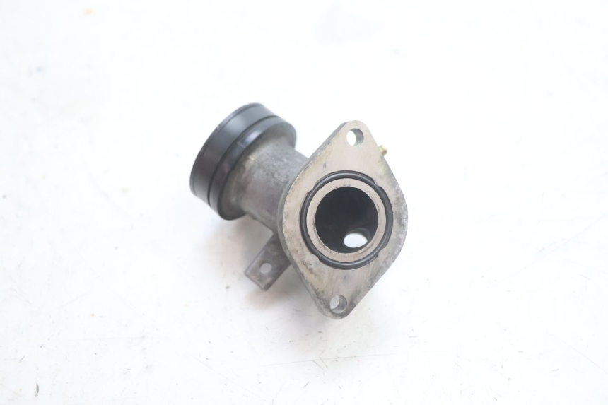 photo de PIPE D'ADMISSION YAMAHA XMAX X-MAX 125 (2006 - 2009) - Gros plan technique