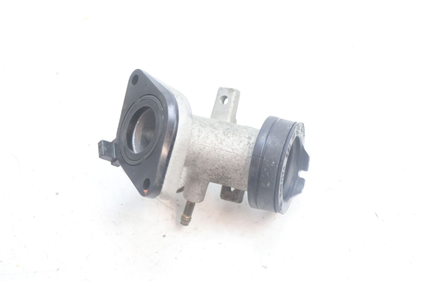 photo de PIPE ADMISSION YAMAHA X-MAX XMAX 125 (2010 - 2013) - Gros plan technique