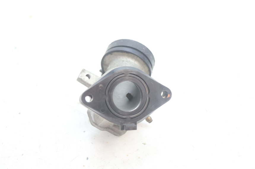 photo de PIPE ADMISSION YAMAHA X-MAX XMAX 125 (2010 - 2013) - Points de fixation