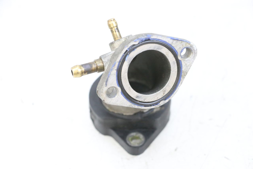 photo de PIPE D'ADMISSION YAMAHA YP MAJESTY 125 (2002 - 2006) - Autre angle de vue