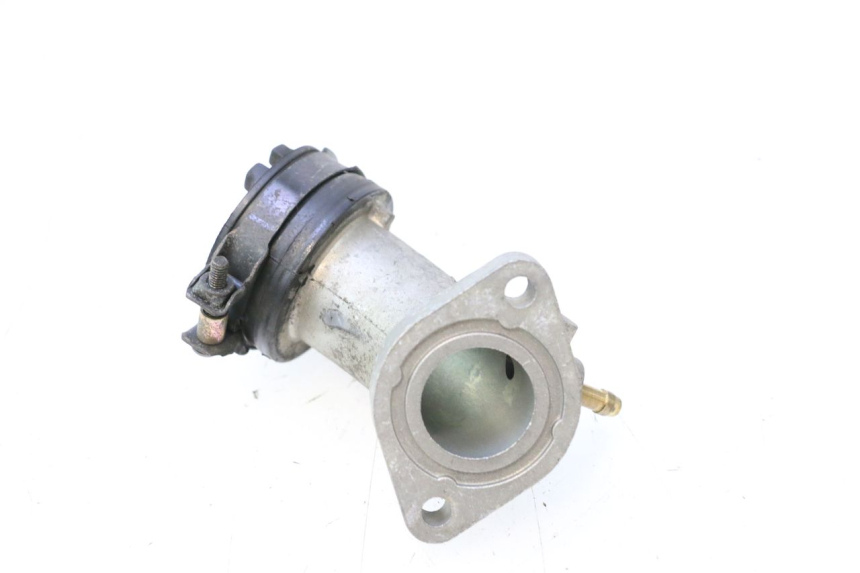 photo de PIPE D'ADMISSION YAMAHA YP MAJESTY 125 (1998 - 2001) - Gros plan technique