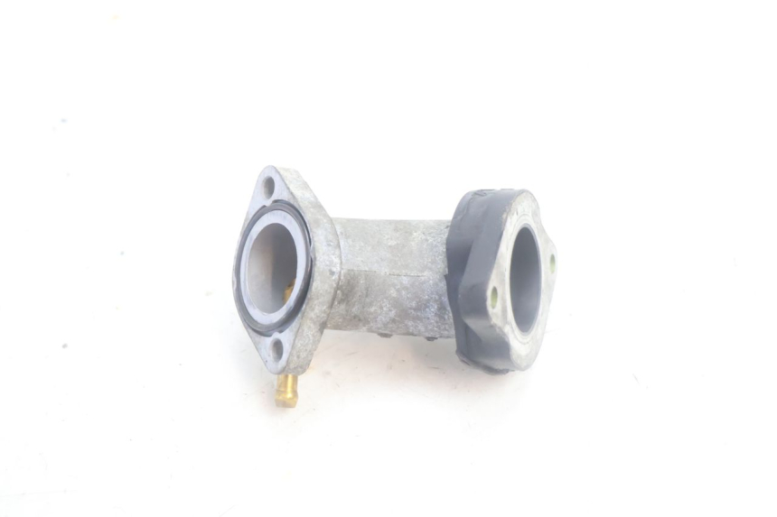 photo de PIPE D'ADMISSION YAMAHA YP MAJESTY 125 (2002 - 2006) - Zoom état d’usage