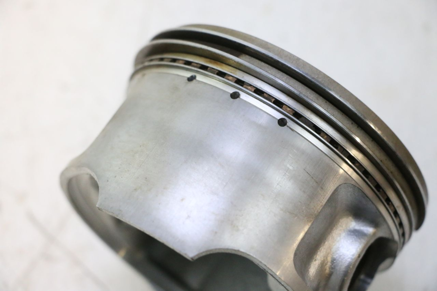 photo de PISTON SUZUKI DR S 600 (1985 - 1989) - Vue d’ensemble