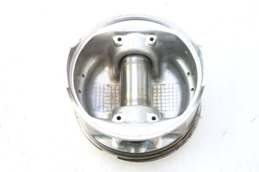 photo de PISTON SUZUKI DR S 600 (1985 - 1989) - Points de fixation
