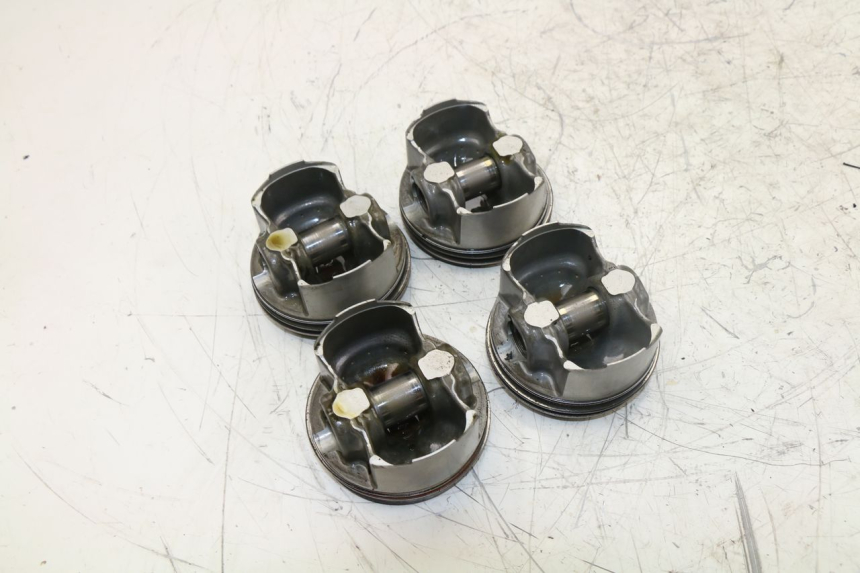 photo de PISTON YAMAHA FZ6 FAZER 600 (2004 - 2006) - Détail de la pièce