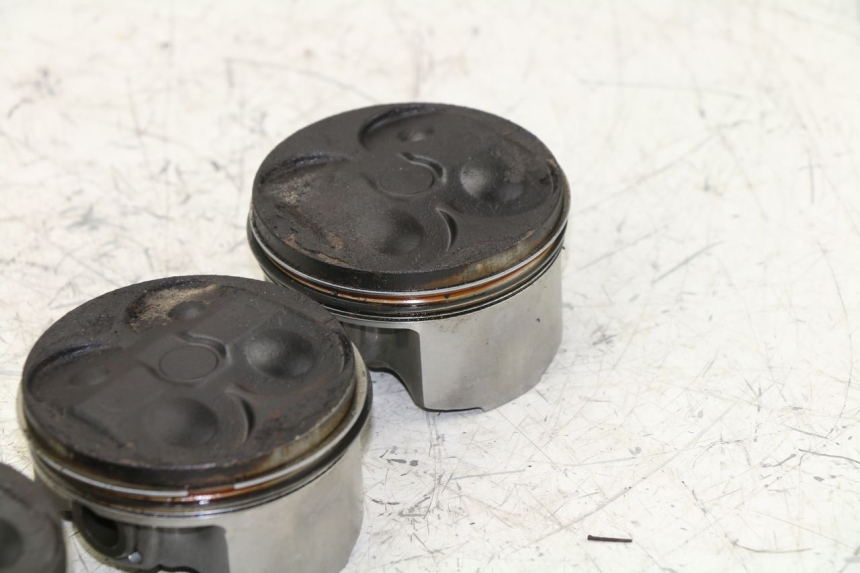 photo de PISTON YAMAHA FZ6 FAZER 600 (2004 - 2006) - Autre angle de vue