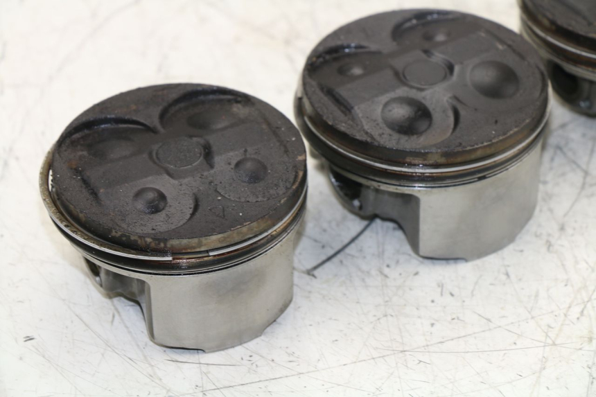 photo de PISTON YAMAHA FZ6 FAZER 600 (2004 - 2006) - Gros plan technique
