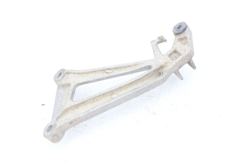 photo de PLATINE CALE PIED ARRIERE DROIT HONDA CBR R 125 (2003 - 2006)