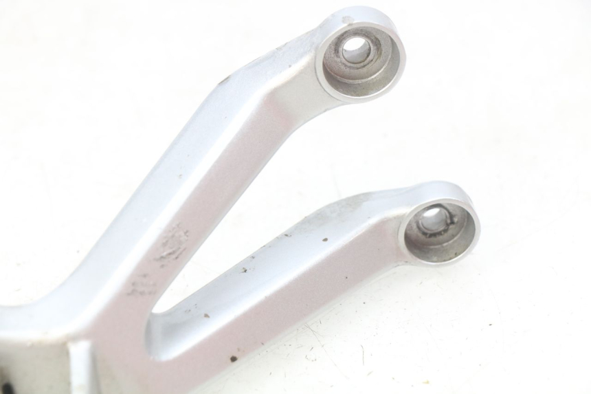 photo de PLATINE CALE PIED ARRIERE DROIT HONDA CBR RR FIREBLADE 900 (1992 - 1994)