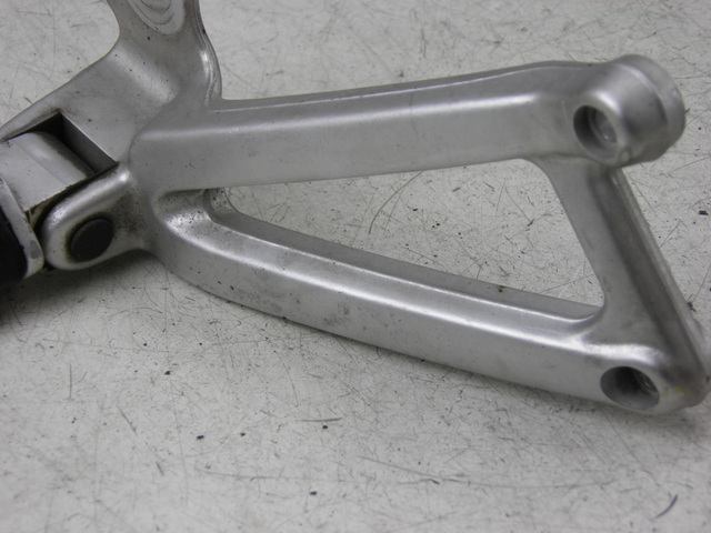 photo de PLATINE CALE PIED ARRIERE DROIT DUCATI ST3 ABS 992 (2006 - 2007)