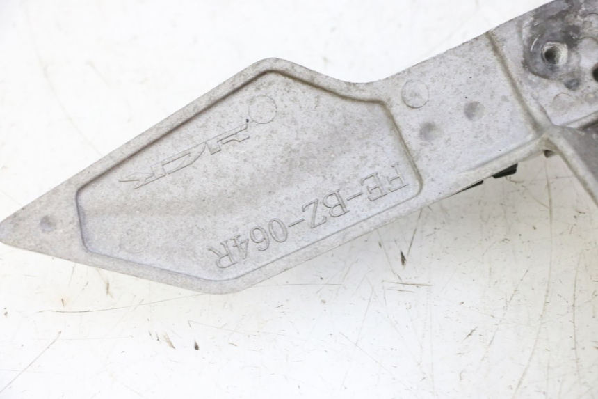 photo de PLATINE CALE PIED ARRIERE DROIT STAHO FH 50 (2018 - 2019)