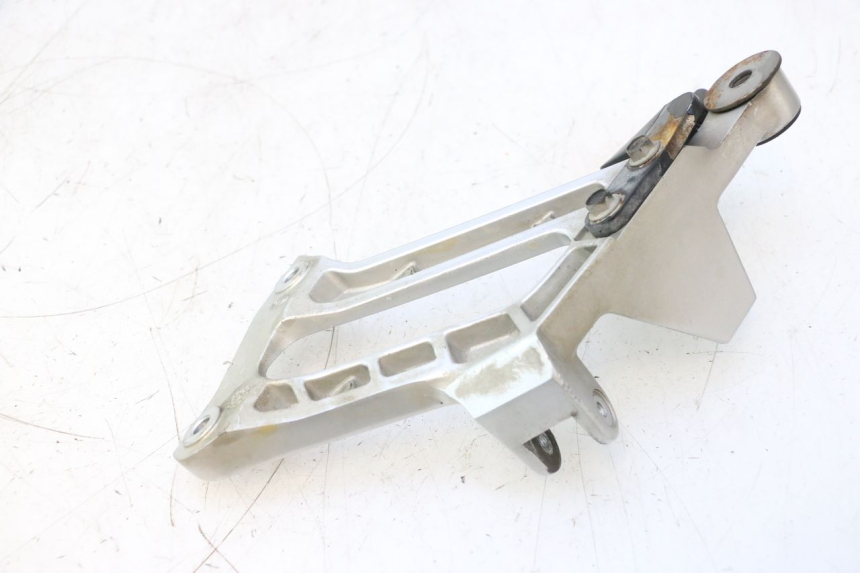 photo de PLATINE CALE PIED ARRIERE DROIT YAMAHA FJR 1300 (2001 - 2005) - Autre angle de vue