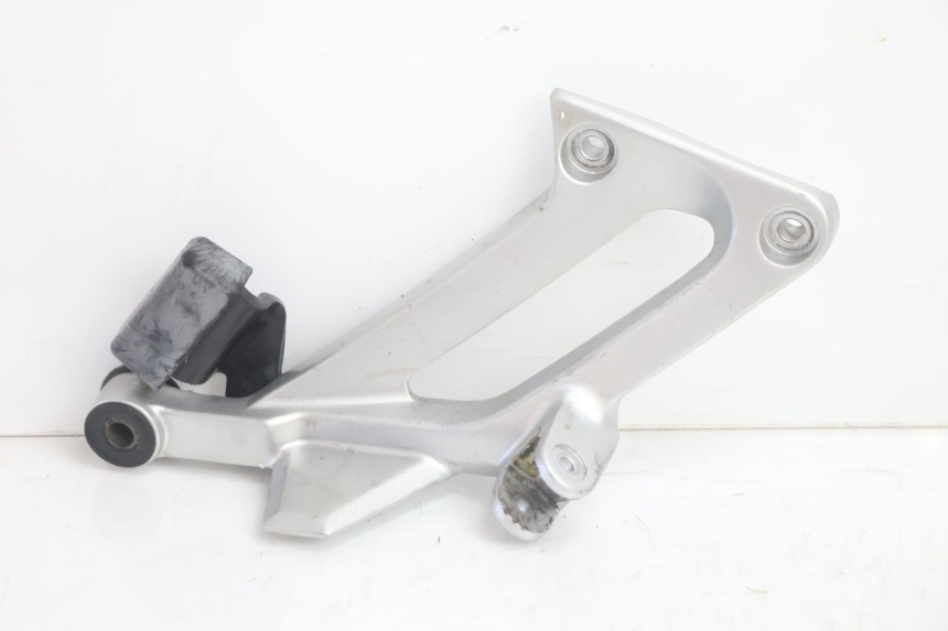 photo de PLATINE CALE PIED ARRIERE DROIT YAMAHA FJR 1300 (2001 - 2005) - Vue principale