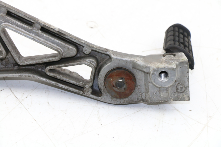 photo de PLATINE CALE PIED ARRIERE DROIT YAMAHA FZX FAZER 750 (1987 - 1998) - Autre angle de vue