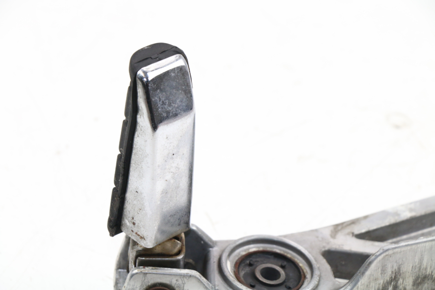 photo de PLATINE CALE PIED ARRIERE DROIT YAMAHA FZX FAZER 750 (1987 - 1998) - Marquages et références