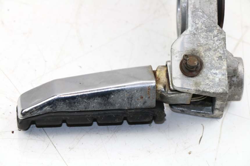 photo de PLATINE CALE PIED ARRIERE DROIT YAMAHA FZX FAZER 750 (1987 - 1998) - Points de fixation