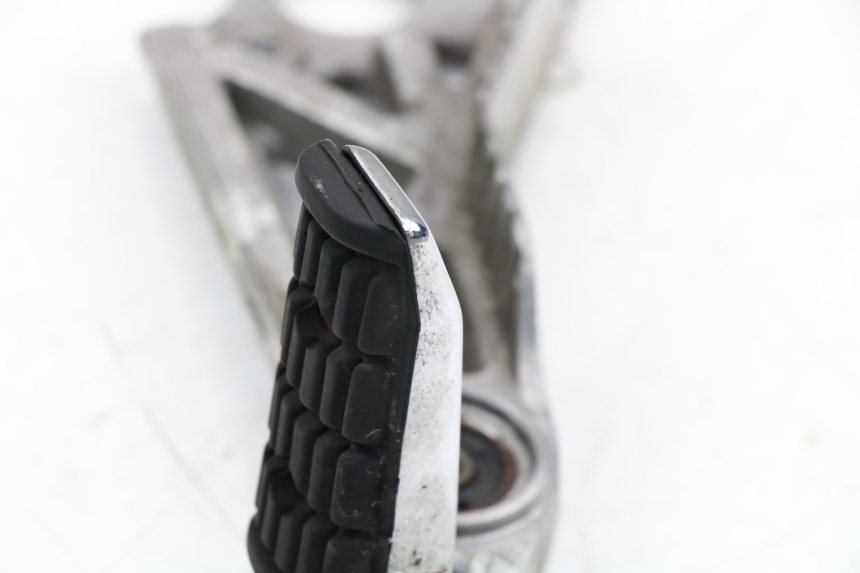 photo de PLATINE CALE PIED ARRIERE DROIT YAMAHA FZX FAZER 750 (1987 - 1998) - Vue d’ensemble